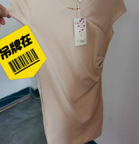 包邮M号，怀孕穿不了了等生完估计也得两年以...