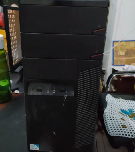 包邮俩台联想电脑主机和显示屏都可以开机始用...