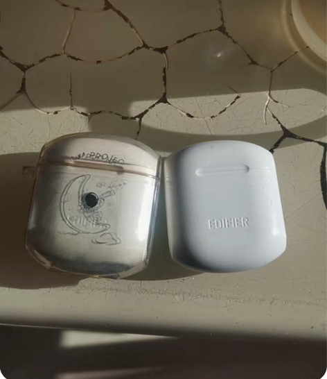 漫步者耳机，两个耳机盒，一个耳机，包邮，就...