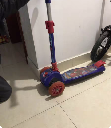 迪士尼滑板车，售出不退不换。 感兴趣的话点...