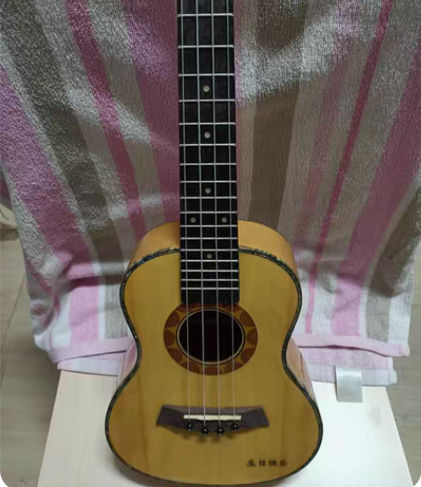 包邮低价出尤克里里 买回来一直闲置，没用过...