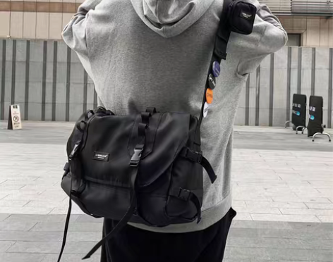 转卖装书斜挎包男士日系工装包大容量背包学生...