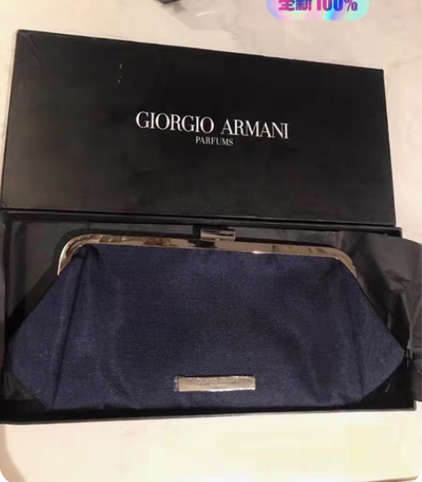 包邮乔治阿玛尼女士时尚手拿包/宴会包/化妆...