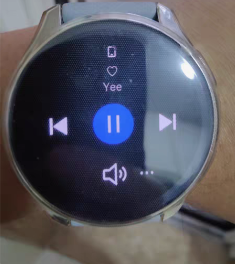 出一加手表，原厂充电器，包装盒都在，原装表...