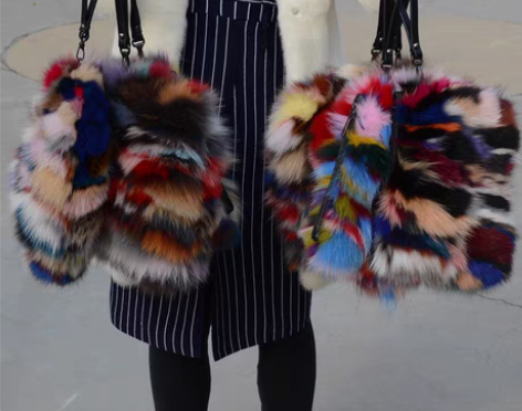 转卖军敏世家韩版狐狸毛皮毛一体配牛皮手拿包...