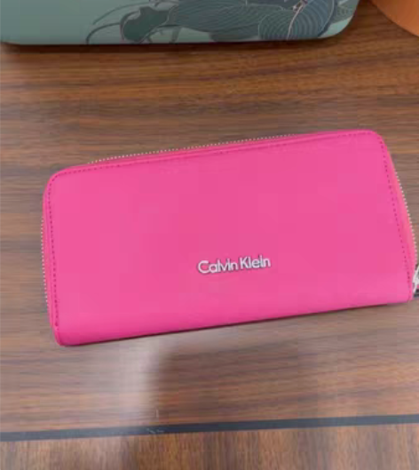 CK女士十字纹牛皮钱包 全新带吊牌，购于美...