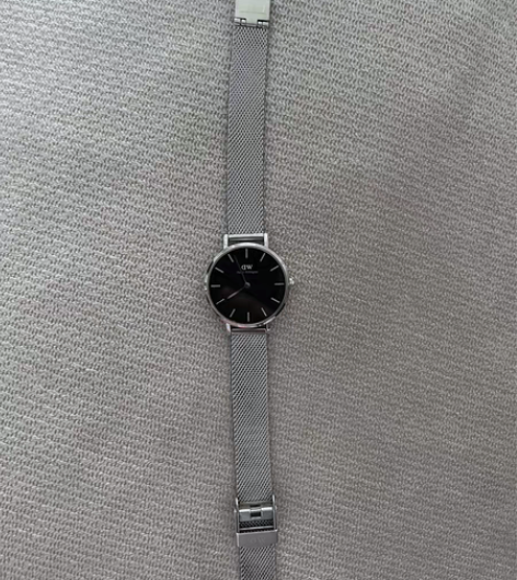 包邮dw手表,当时买来1千多,保证正品,已...