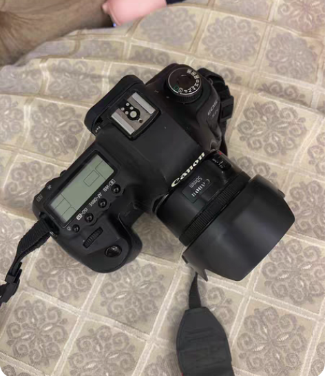 佳能5D2 单反相机 外观如图 快门2w多...