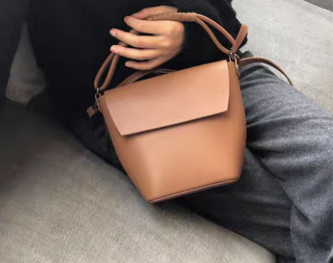 转卖菲色如华2021新款时尚单肩小包包女斜...