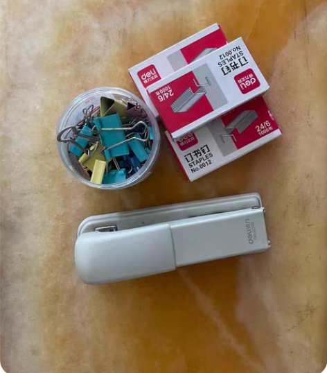 订书针3盒，订书器1个，夹子一盒，计算器一...