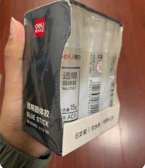 得力快干固体胶，一盒12支装 感兴趣的话点...