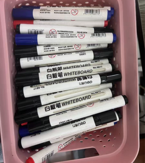 红蓝黑白板笔，大概50只全新，重庆两路口自...