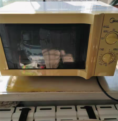 全新美的微波炉用不上闲置出售130元不砍价...