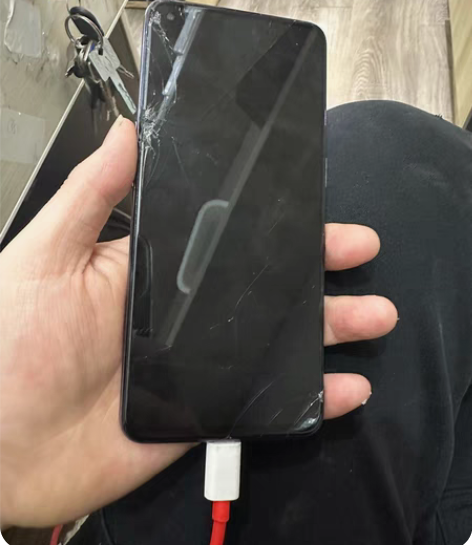 真我q3pro 内爆 后盖碎一点点 感兴趣...