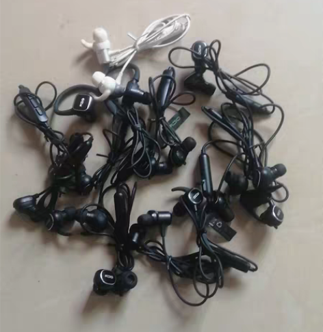QCY蓝牙耳机12条,打包出,没有清理过,...