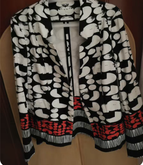 帮妈妈卖一件衣服。 款式，品牌，材质如图。...