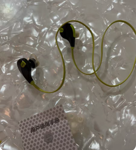 qcy尖叫qy7，蓝牙运动耳机，配件都还在...
