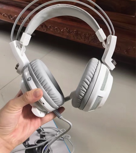 惠普头戴式耳机 几乎全新 一百多买的 就用了几次 高考听说练... 惠普头戴式耳机 几乎全新 一百多买的 就用了几次 高考听说练...