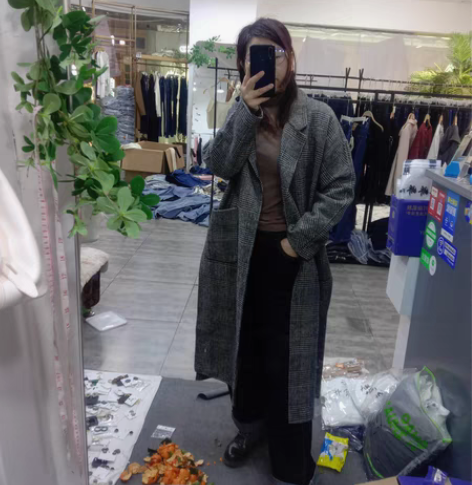 纯羊毛的双面呢大衣，给闺女买的，就穿了几天...