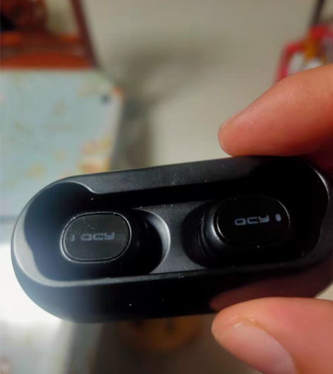 好的qcy QCY耳机。两个都是好的，蓝牙...