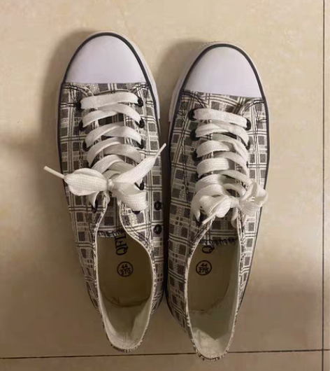 包邮帆布鞋,穿过一次,44码,实际43合适...