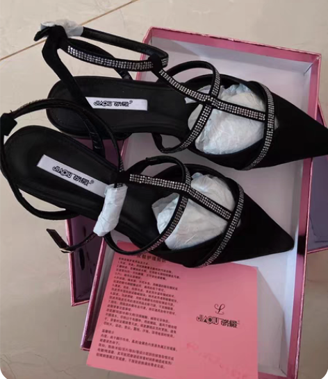 换，出36码黑色单鞋 绸缎面料的，内里是真...