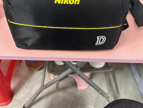 出售自己用尼康入门级单反全新卖来3千多，适...