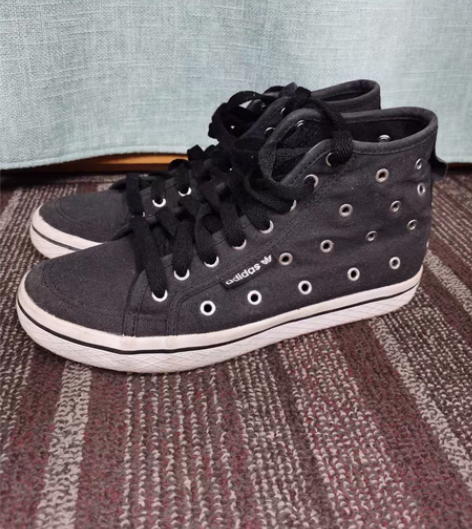 包邮阿迪达斯三叶草帆布鞋，9.5成新，尺码...