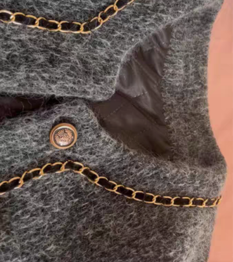 小香风套装，装饰链条轻微瑕疵，穿过一两次 ...