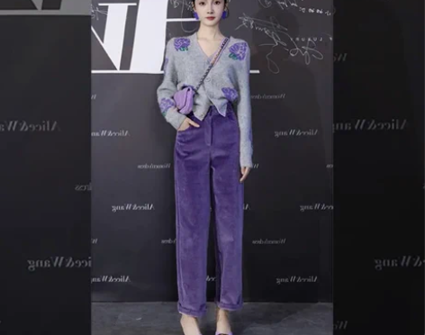 转卖秋季套装女洋气微胖减龄显瘦遮肉小香风针...