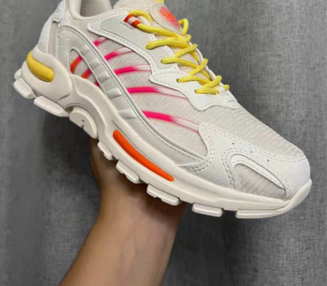 包邮安踏 ANTA 女子千禧休闲鞋，全新3...