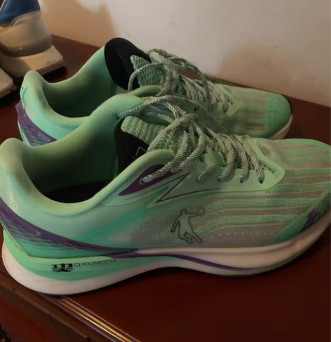 乔丹飞影PB2.0，41码男士跑鞋，诚心想...