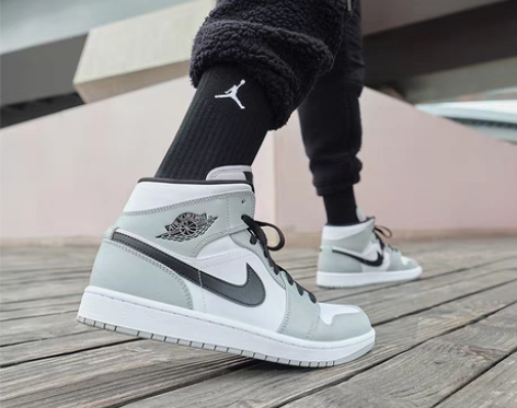 转卖Jordan官方耐克乔丹AJ1男子运动鞋时尚轻便板鞋春缓... 转卖Jordan官方耐克乔丹AJ1男子运动鞋时尚轻便板鞋春缓...