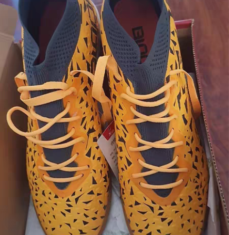 特步足球鞋，全新未拆吊牌。 感兴趣的话点“...