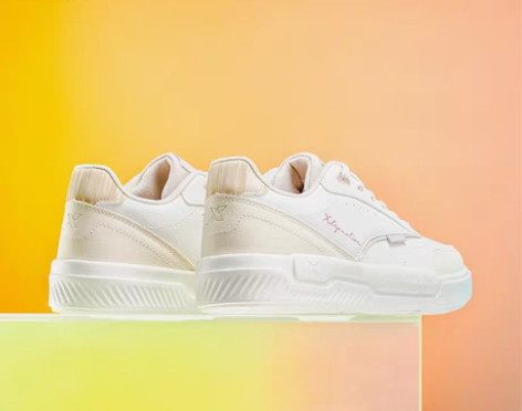 转卖特步女鞋板鞋春季2023正品情侣空军一...