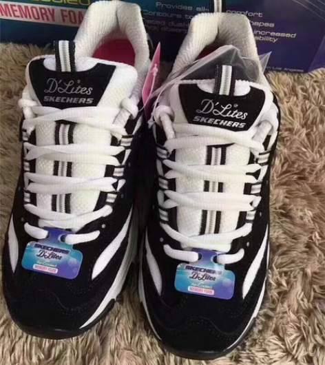 只有美国版的斯凯奇才是这种鞋底噢～国内的是...