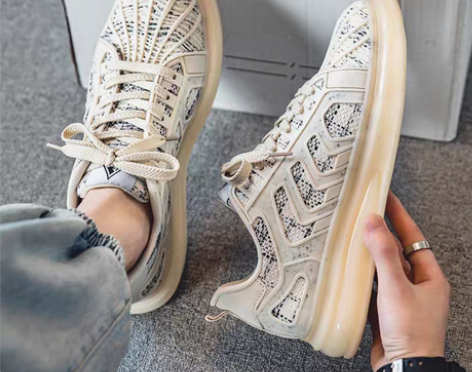 转卖秋季男鞋夏季透气网面运动阿甘板鞋小众原...