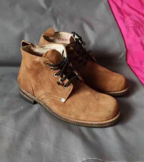 包邮老式翻毛皮鞋，42码，全新未使用无瑕疵...