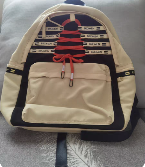 包邮不莱玫背包 全新没有使用过，外面有点黑...