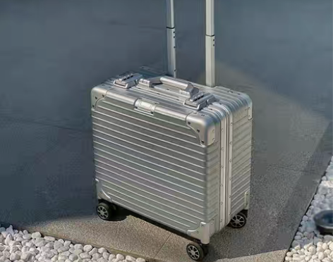 转卖朗客，男生出差飞机旅行铝框拉杆箱18寸...