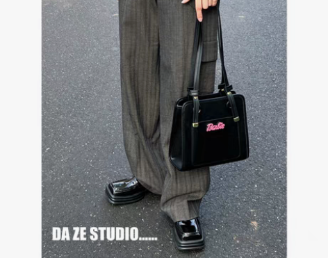 转卖MCDODO定制 2022新款潮斜挎包包女ins小众高级...