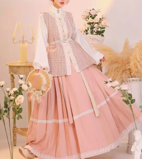 包邮差不多一年前买的，上衣L下裙M。买了差...