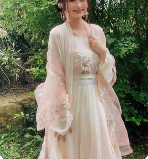 汉服春天拍照神器，很好看，买的很贵，穿过两...