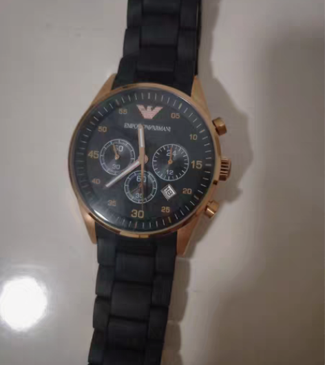 包邮阿玛尼手表，朋友送的，好几年了，很少戴...