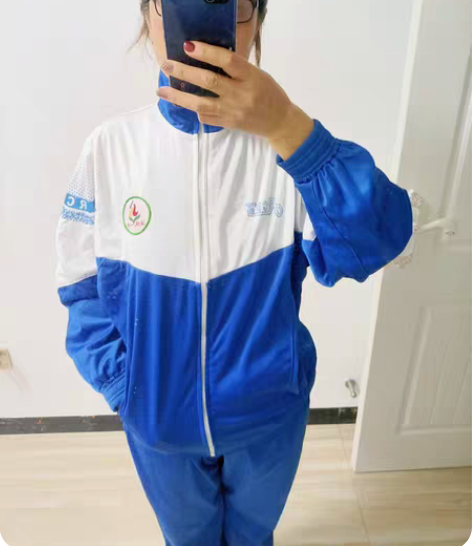120一套高三校服，衣服很好，保养基本九新...