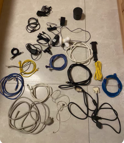 高清视频线，有线电视线，电源线，网线。五元...