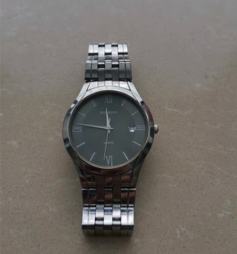 包邮罗西尼石英男表,中央商场购买,走时准确...