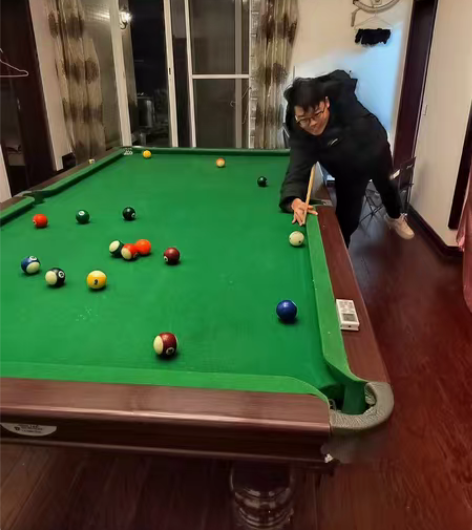 自家台球桌，9成新。带全套8球 感兴趣的话...