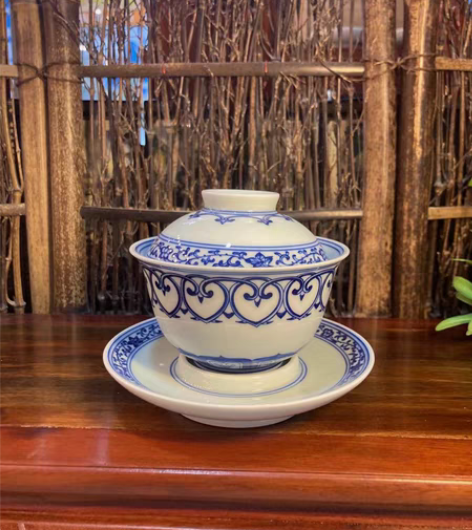 仿古青花三才盖碗,宝相缠枝莲如意纹。容量1...