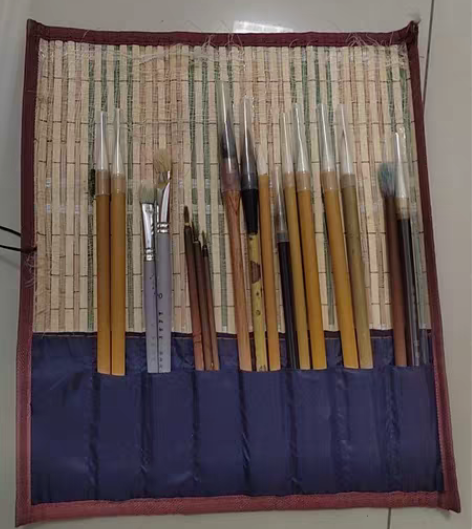 包邮17根毛笔，有的全新没动过，买的话送笔...